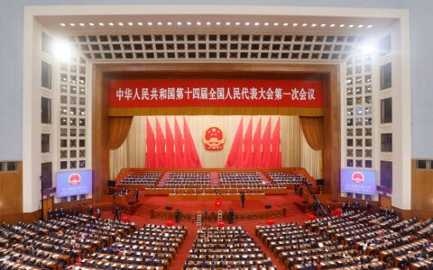 最近两会，再看两会无可比拟的优越性